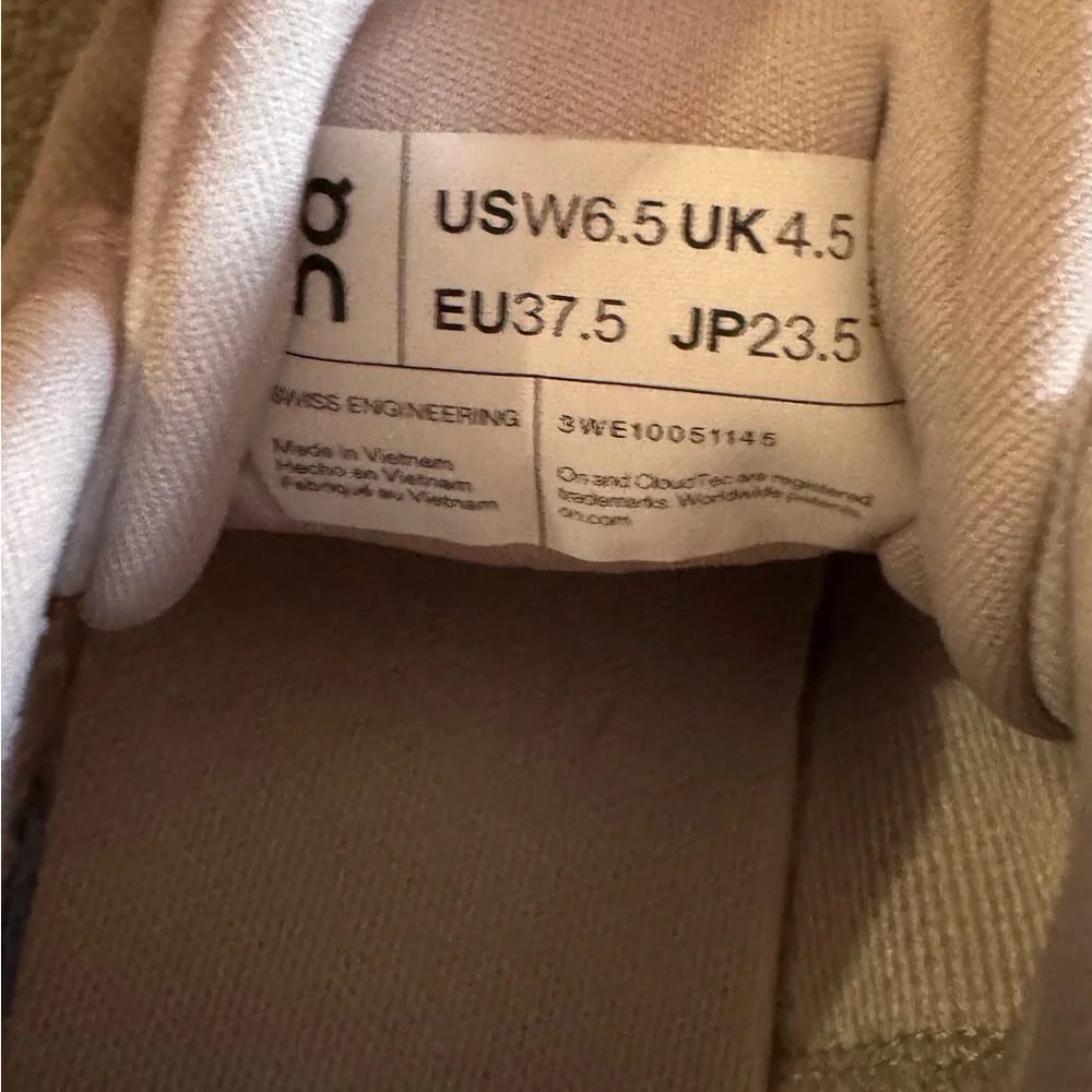 on Cloudtilt lavender 6.5 - Picture 4 of 9